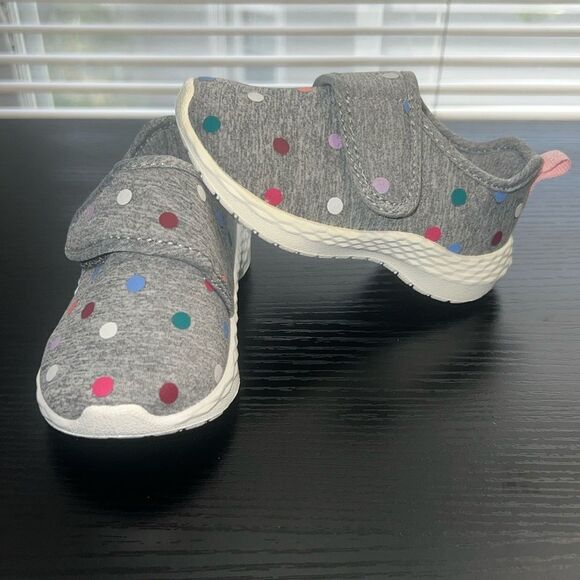 Carter’s toddler girl shoes size 6. - Picture 8 of 8